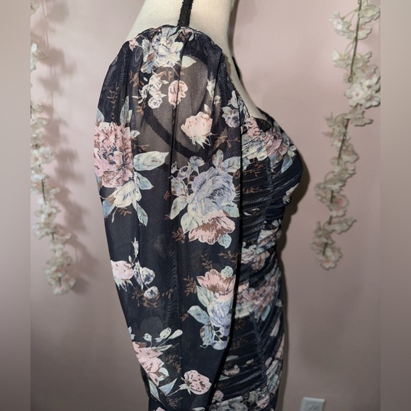 Floral Ruched Dress - Picture 5 of 6